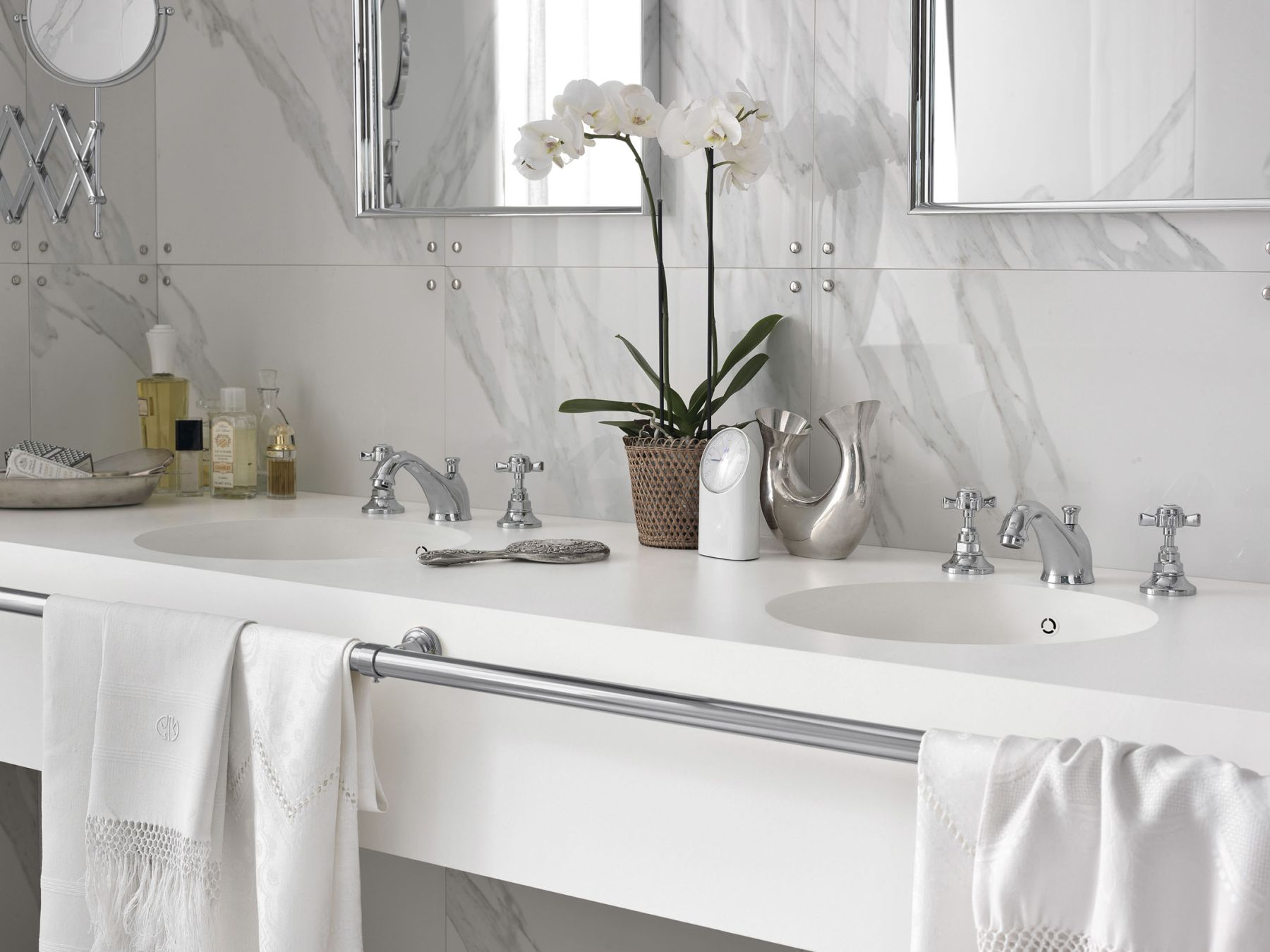 sites/corian.in/IMG/jpg/bathroom-surface-modern-retro-purity-01.jpg
